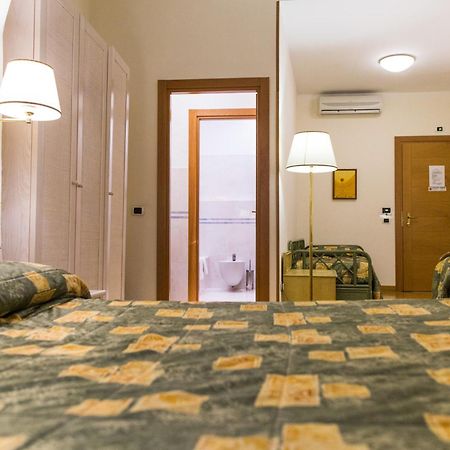 Piazza Paradiso Accommodation Сієна Номер фото