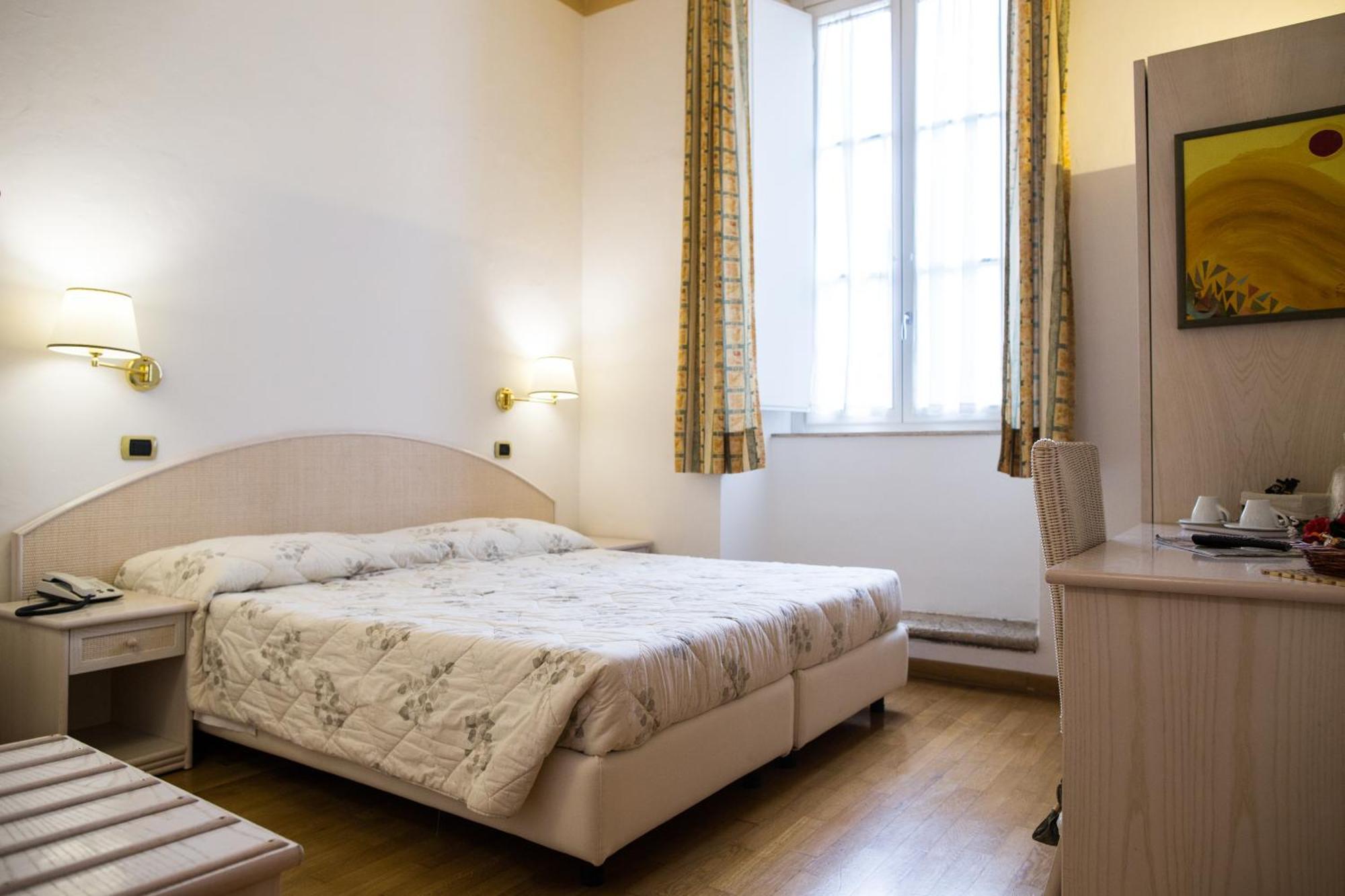 Piazza Paradiso Accommodation Сієна Номер фото