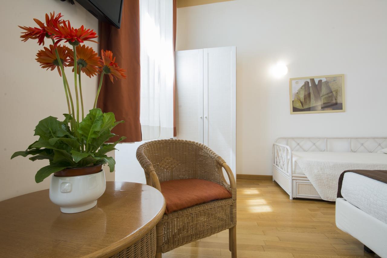 Piazza Paradiso Accommodation Сієна Екстер'єр фото