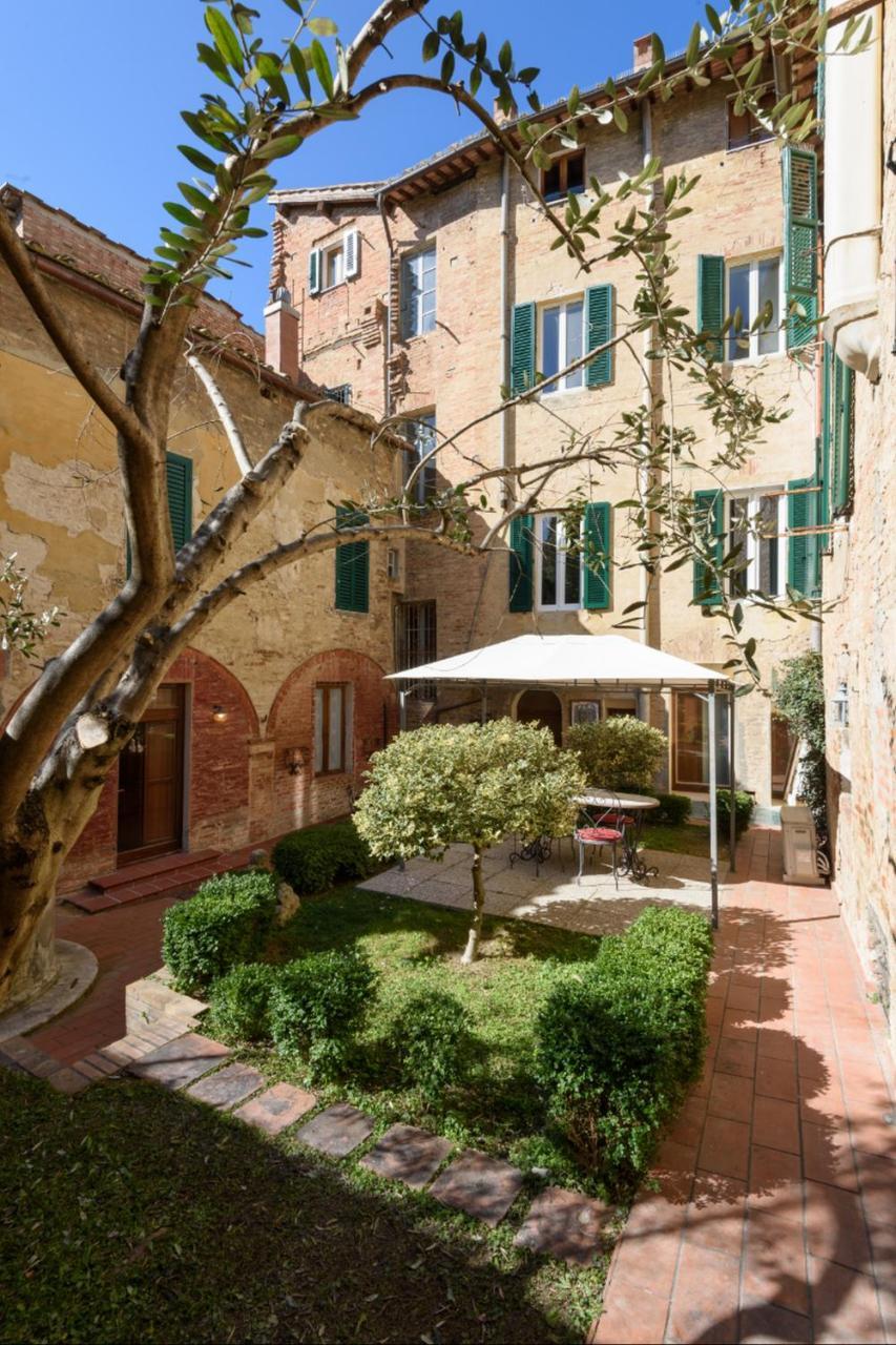 Piazza Paradiso Accommodation Сієна Екстер'єр фото